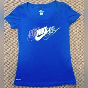 Womens XS Blue Nike Tee never been worn